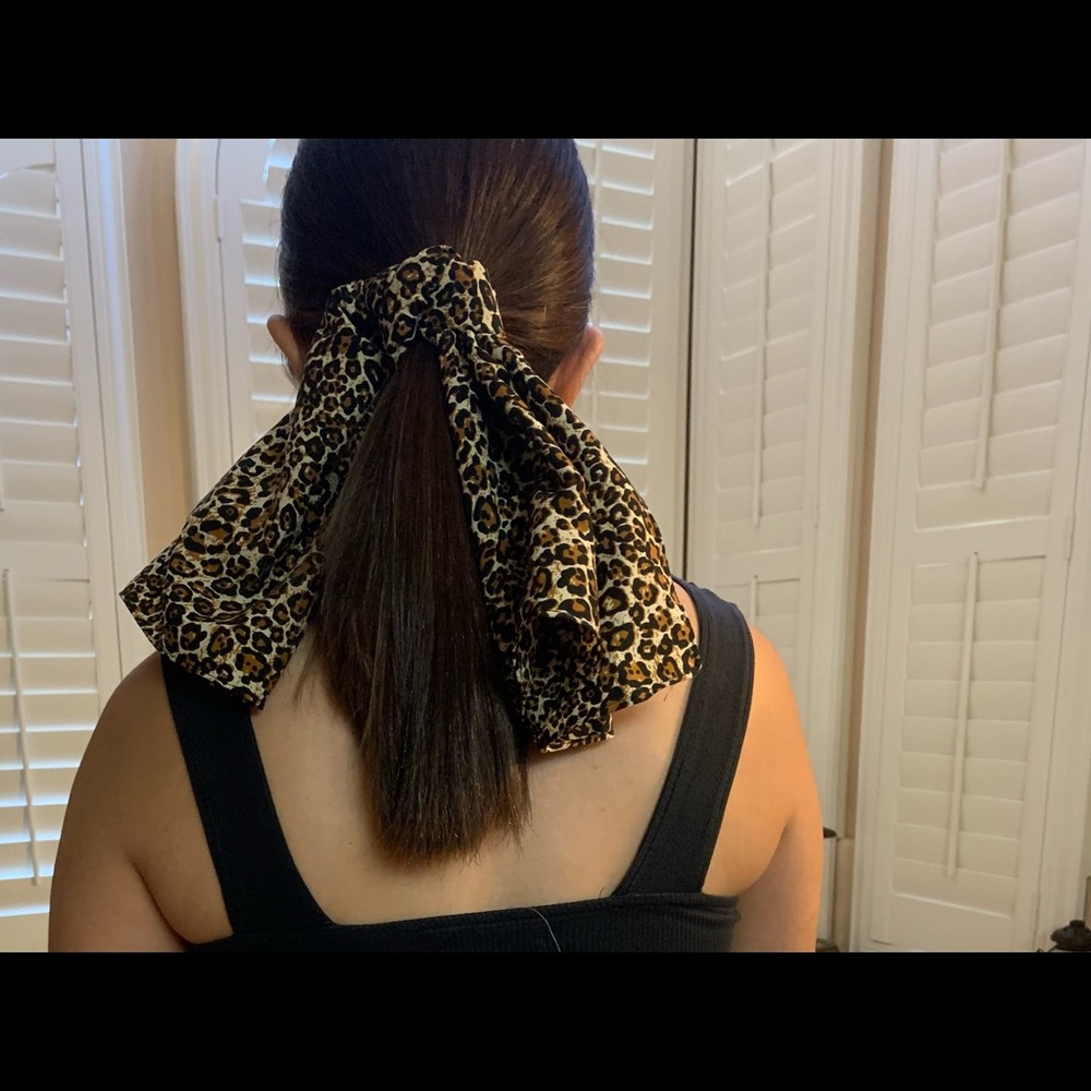 Urban Outfitters Cheetah Print Hair Scarf